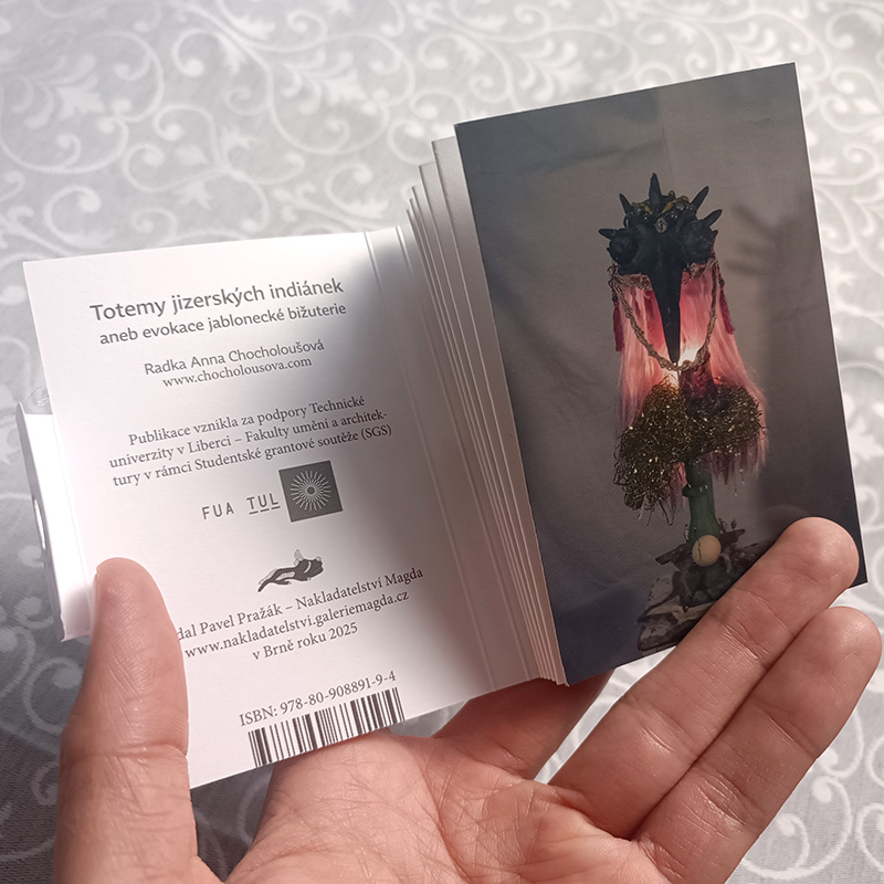 Radka Anna Chocholoušová: Totemy jizerských indiánek