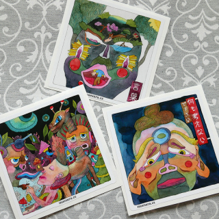 Tři samolepky jaro 2025